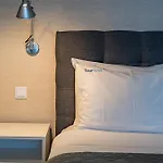 Intimate Apartment Downtown With Terrace - D