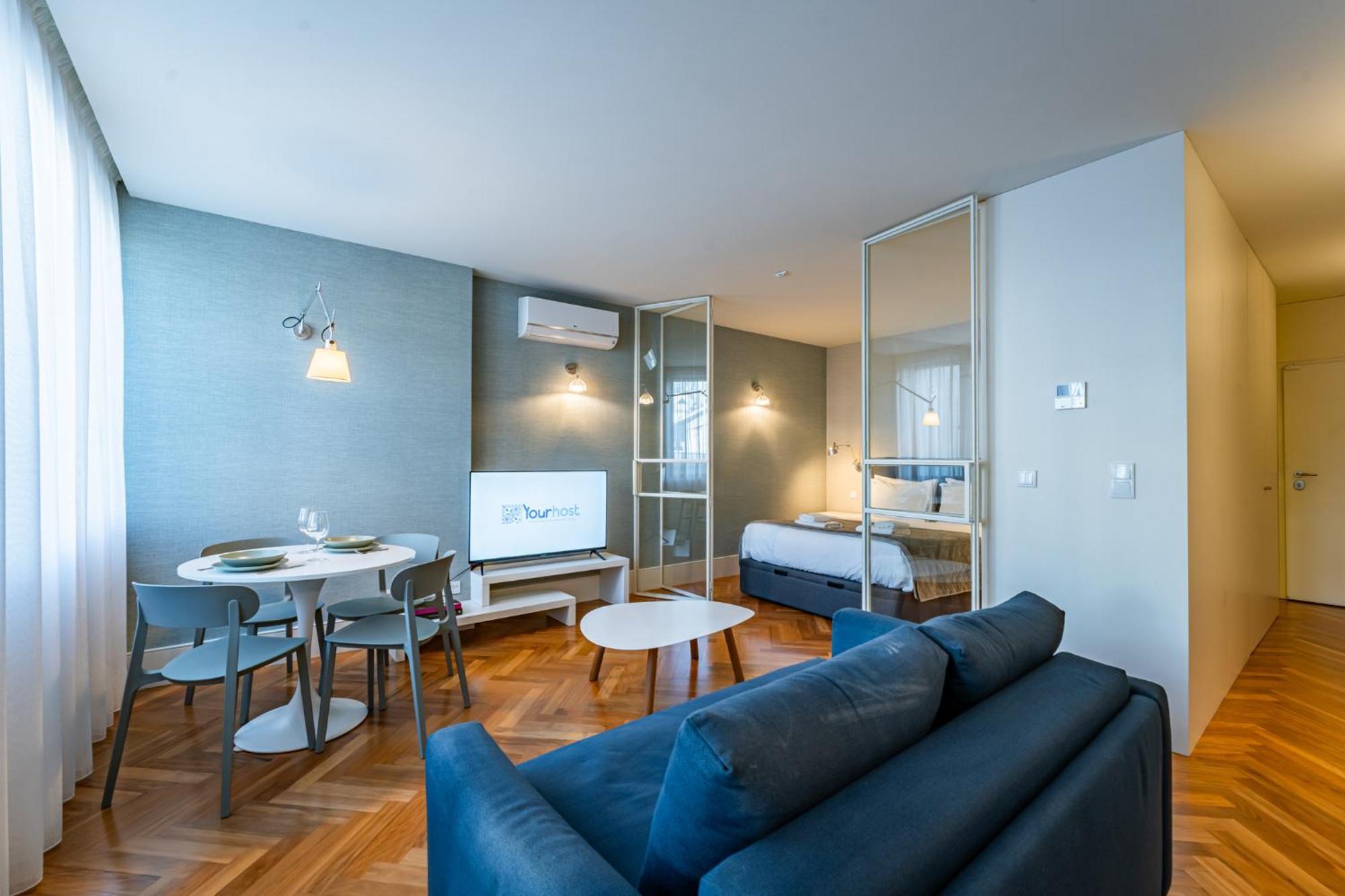 Intimate Downtown With Terrace - D Porto