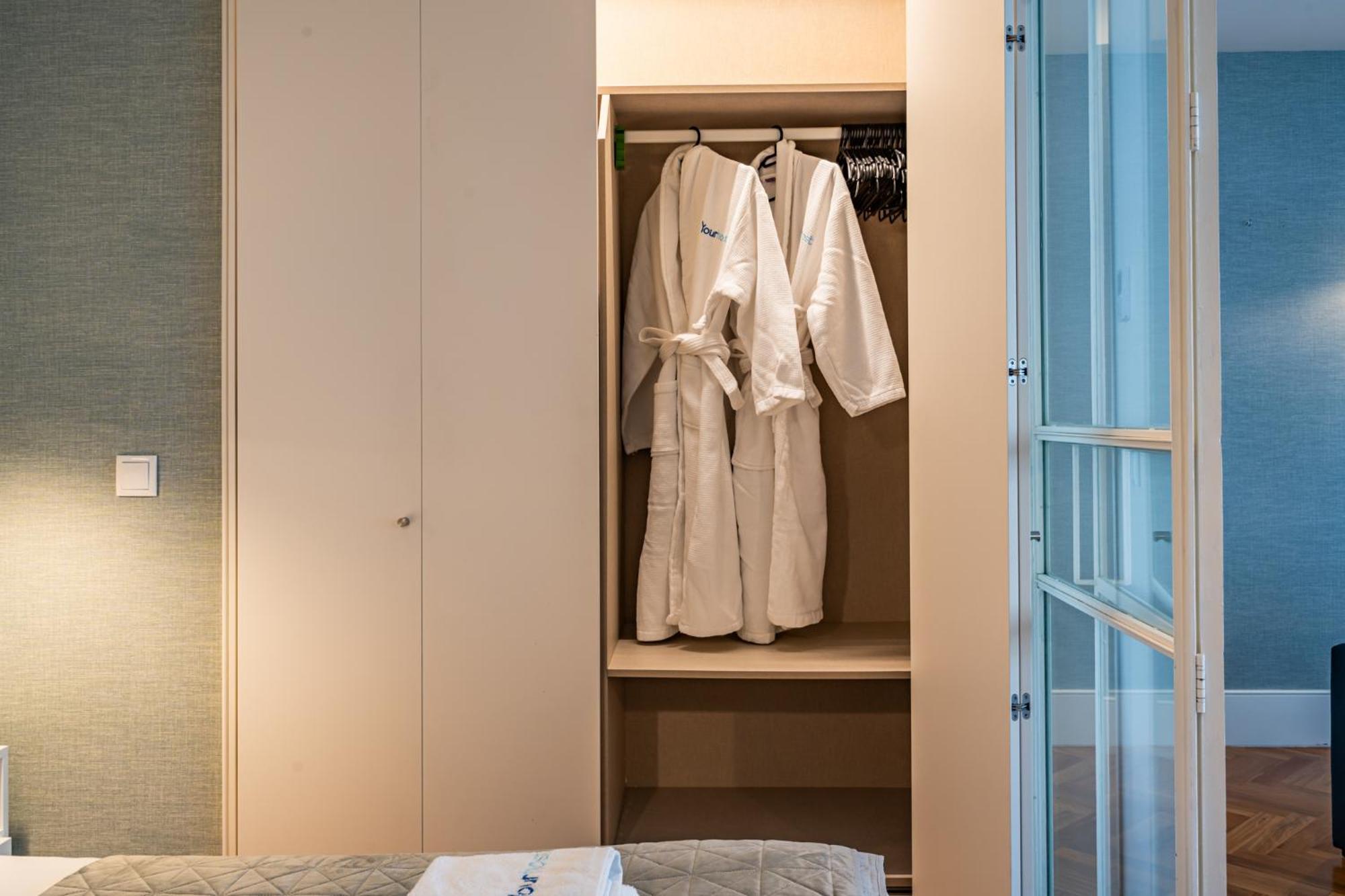 Apartment Intimate Downtown With Terrace - D