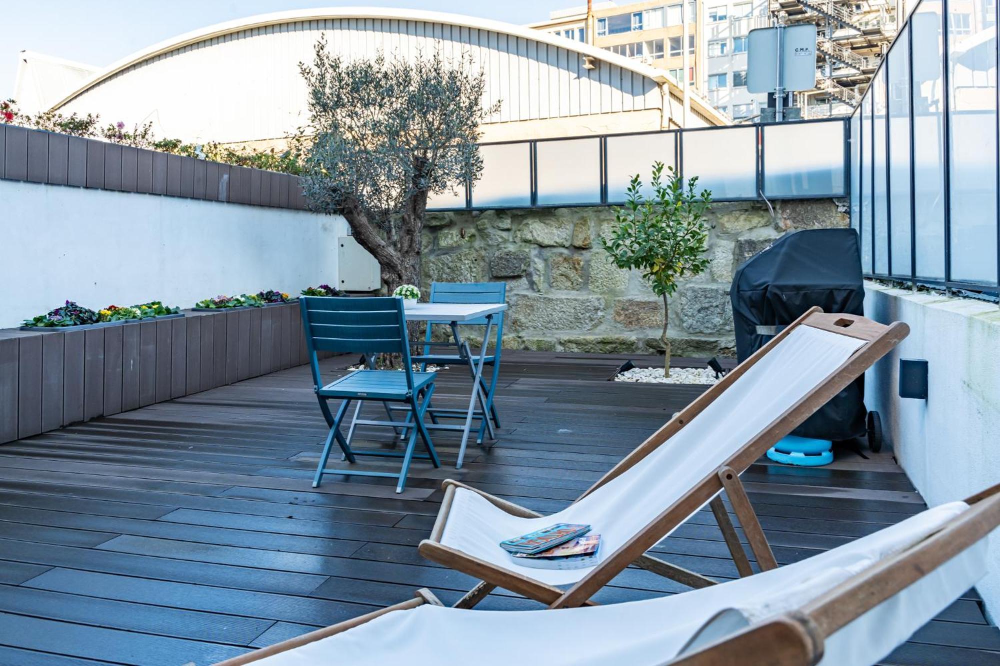Intimate Downtown With Terrace - D Porto