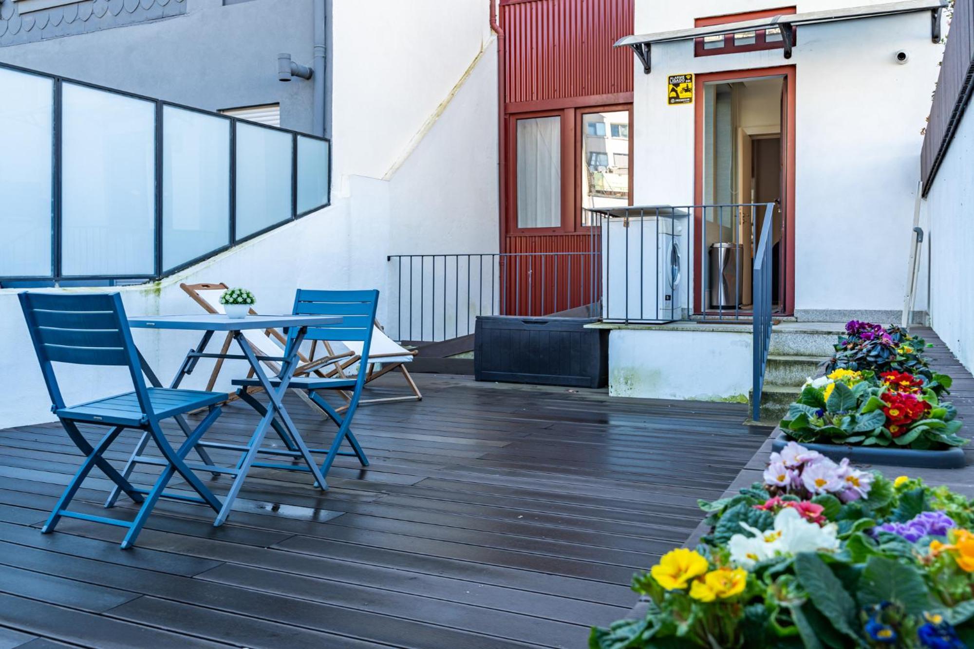 Intimate Downtown With Terrace - D